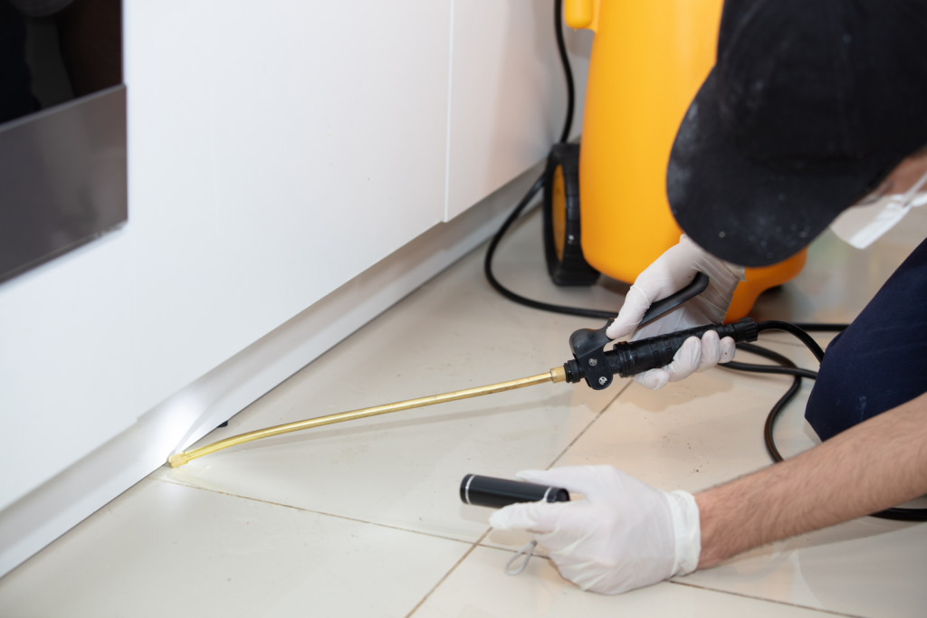pest control technician servicing client that found him through pest control seo